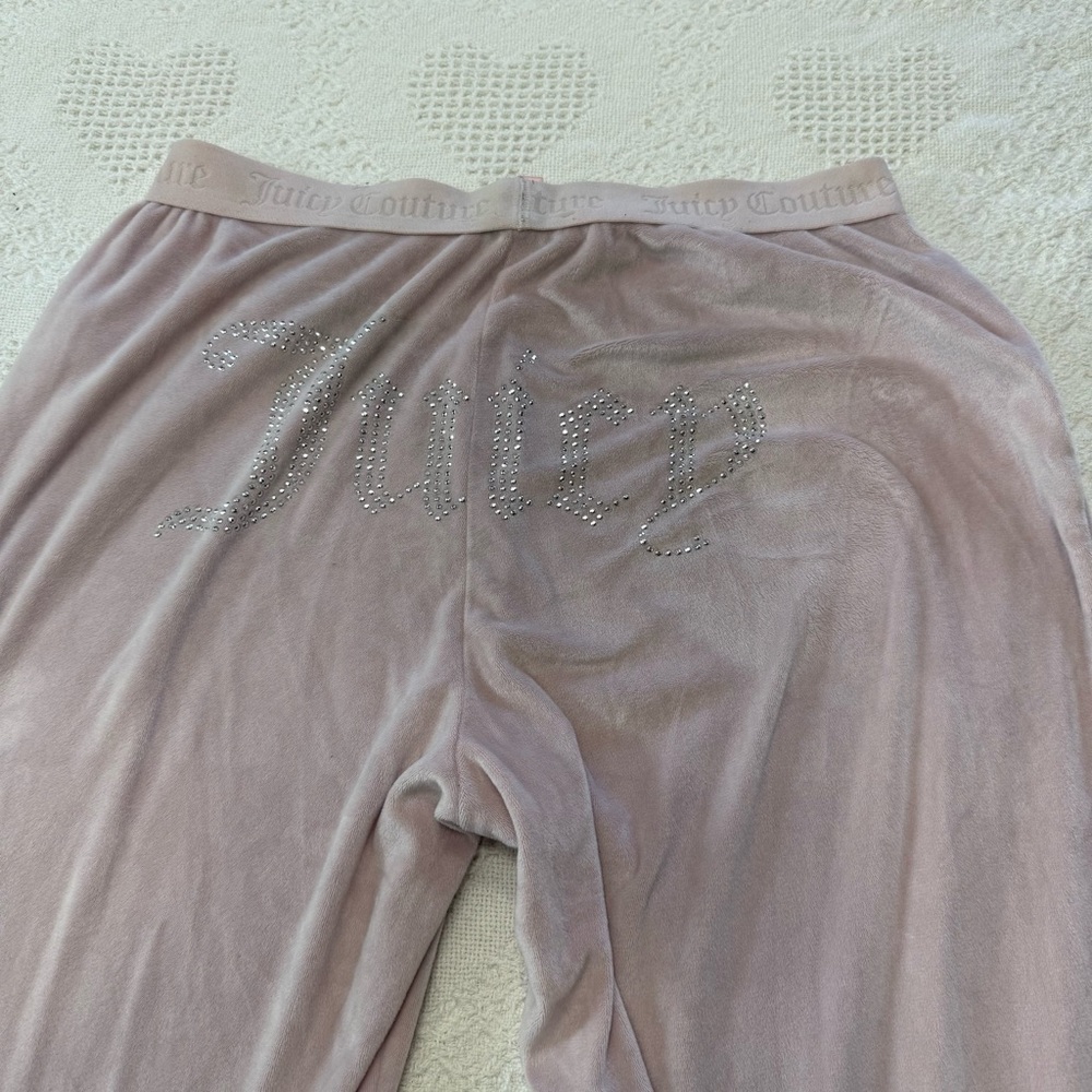 Juicy Couture Rhinestone Butt Velour Pants w/ Elastic Waist (M)